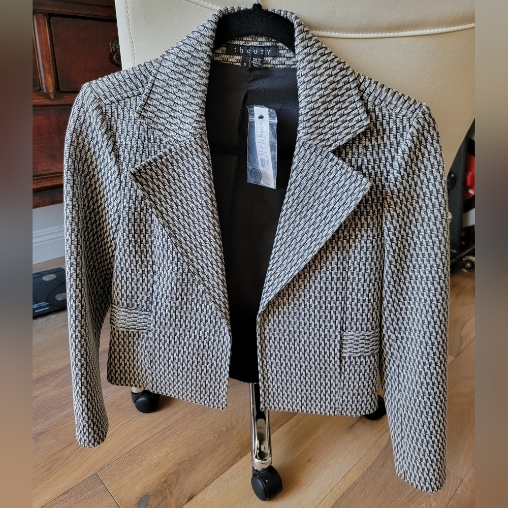 Theory Blazer size 0 new with tag